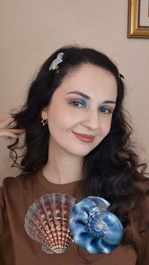 Instagram post by @saturnblogunuz for Watsons. Caption reads: ✨️ . #reklam #makeuptutorial #makeupinspiration....