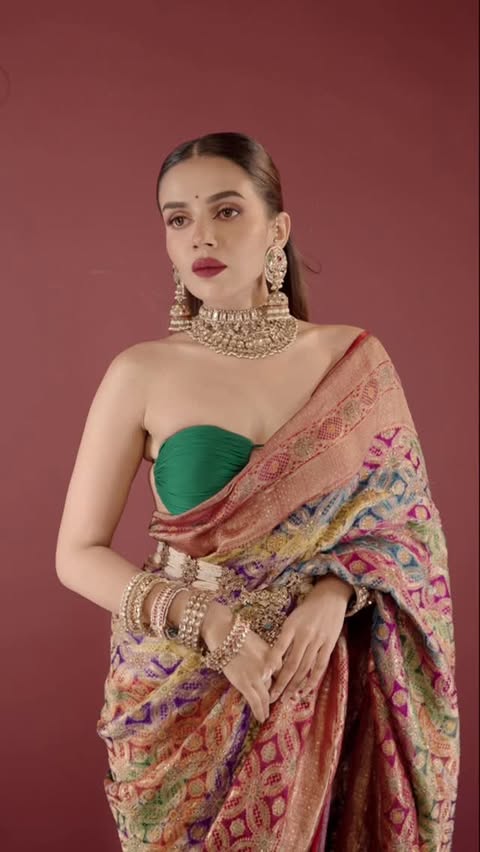 Instagram post by @komalpandeyofficial for Asian Paints. Caption reads: makeover that changed it all for me!!!!😭
 
the....