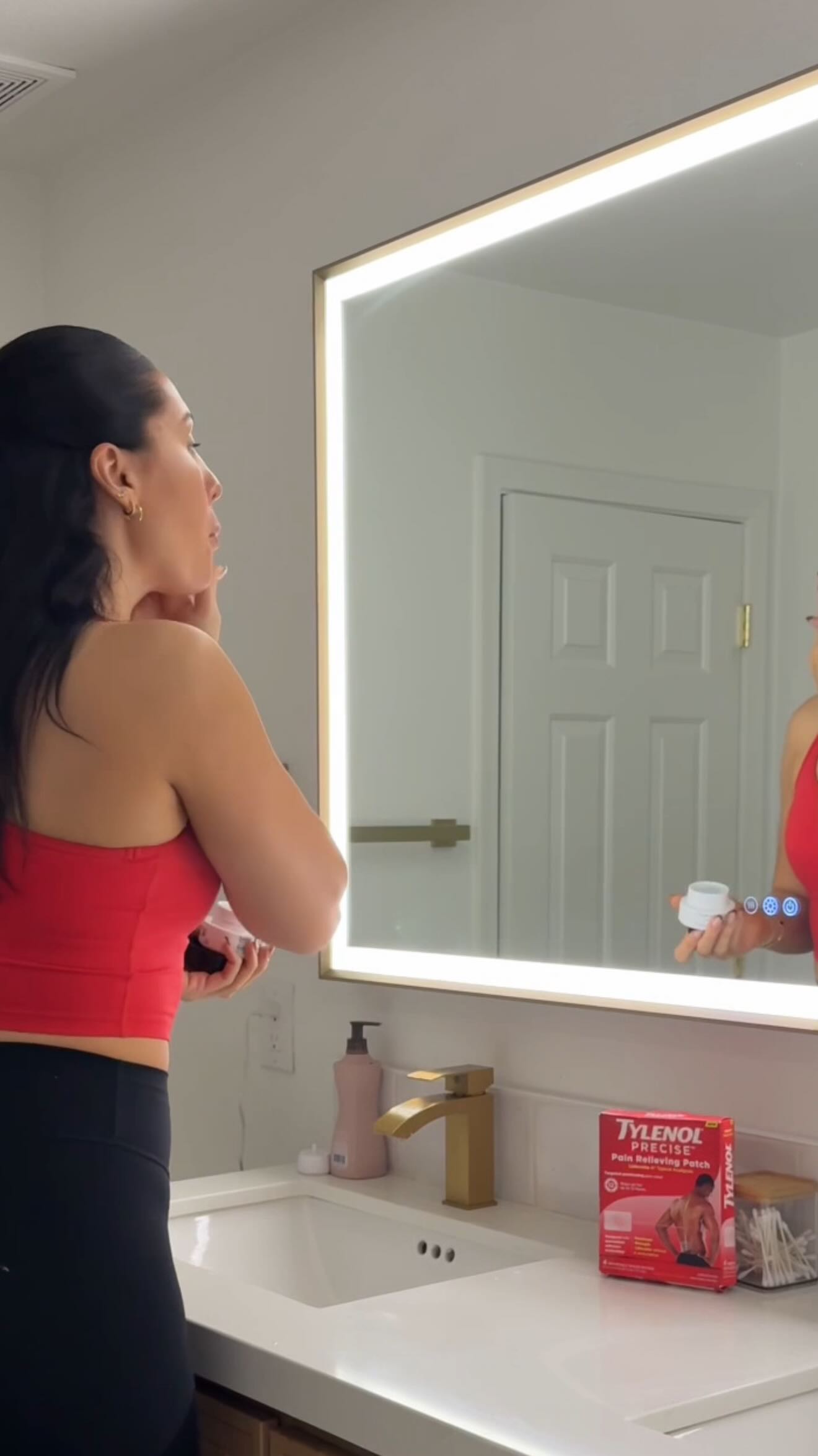 Instagram post by @niikkifogg for TYLENOL. Caption reads: [...] pain tries to slow me down I reach for....