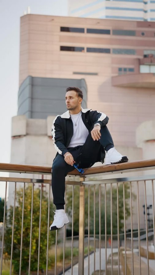 Instagram post by @jorgeivanguevara for SIKSILK. Caption reads: Fashion meets Lifestyle 🤝🏼 | @siksilk....