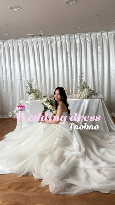 Instagram post by @hello.theresaa for Taobao. Caption reads: [...] after seeing all of these options on....