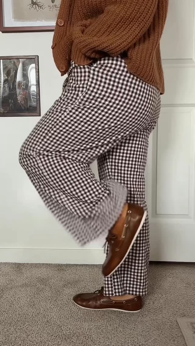 Instagram post by @johannasmarsh for Sperry. Caption reads: 🌙 Comment “shoes” and I’ll send you all the....