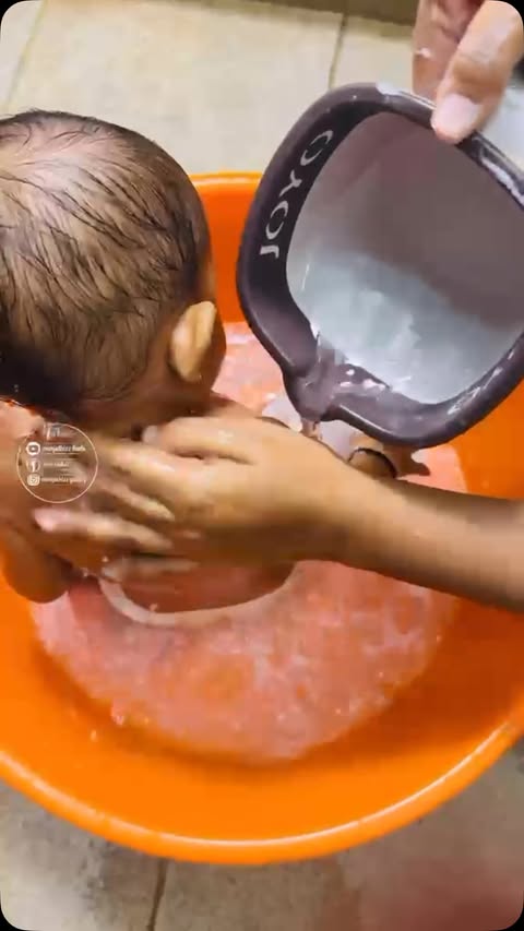 Instagram post by @monjathizz_gallery for Himalaya Babycare. Caption reads: [...] on Amazon using code EMBSOAP10! 🛒....
