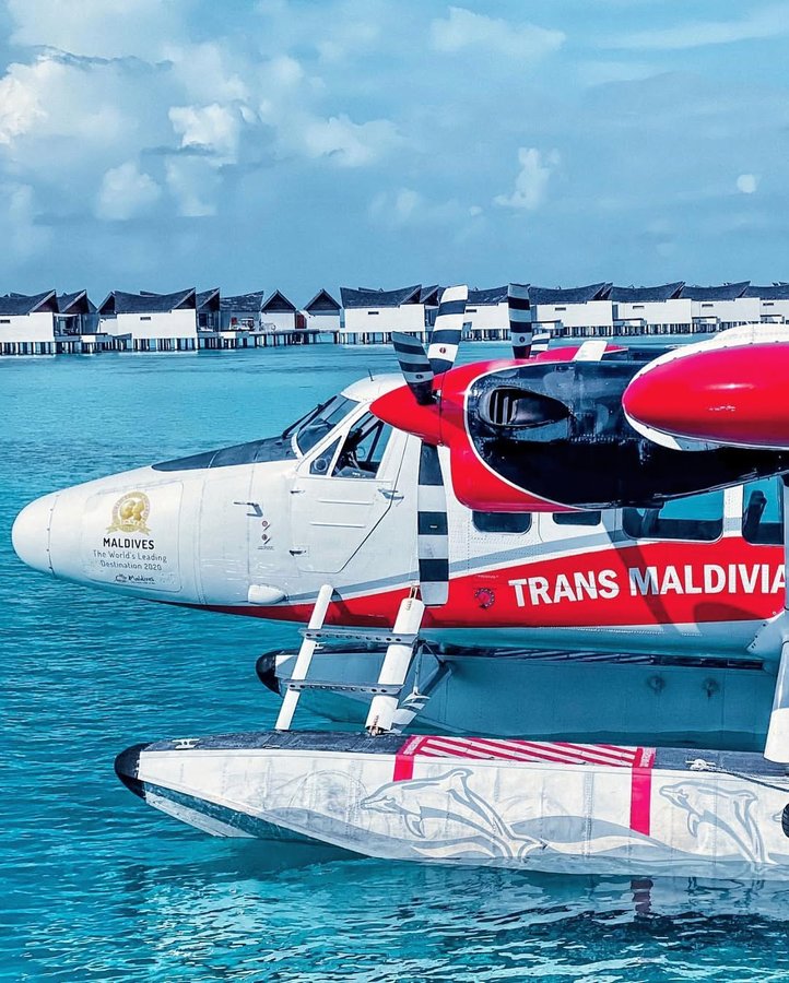 Instagram post by @travelingwithstyle_ for Earth. Caption reads: Second stop @movenpickkuredhivarumaldives 
#view....