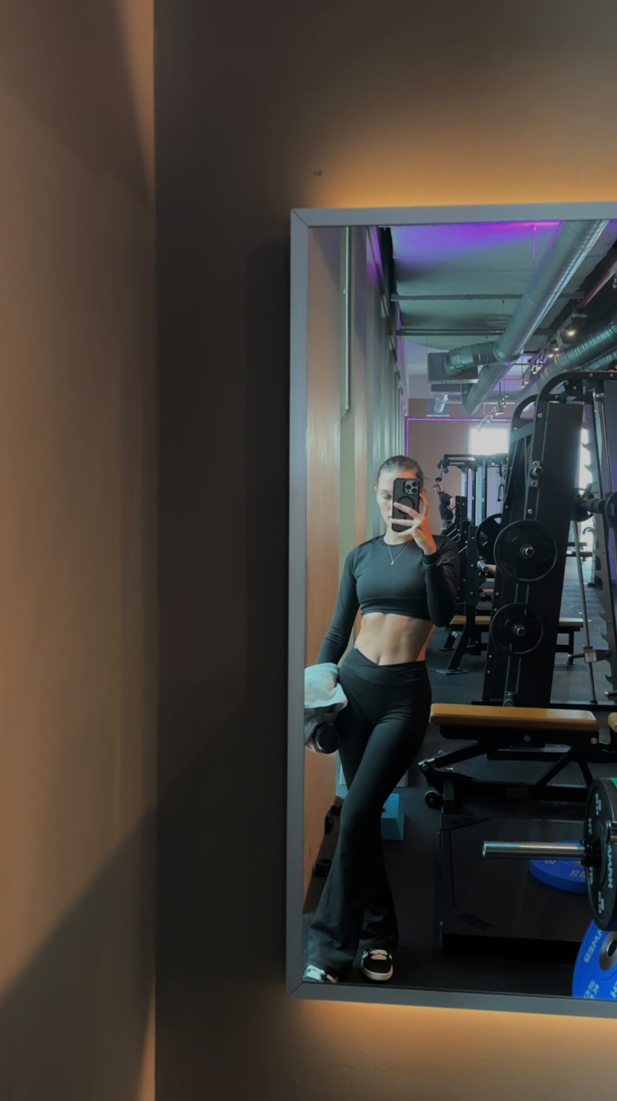 Instagram post by @nicajolie for Smilodox. Caption reads: [...] Never Skip the Workout
Black Friday bei....