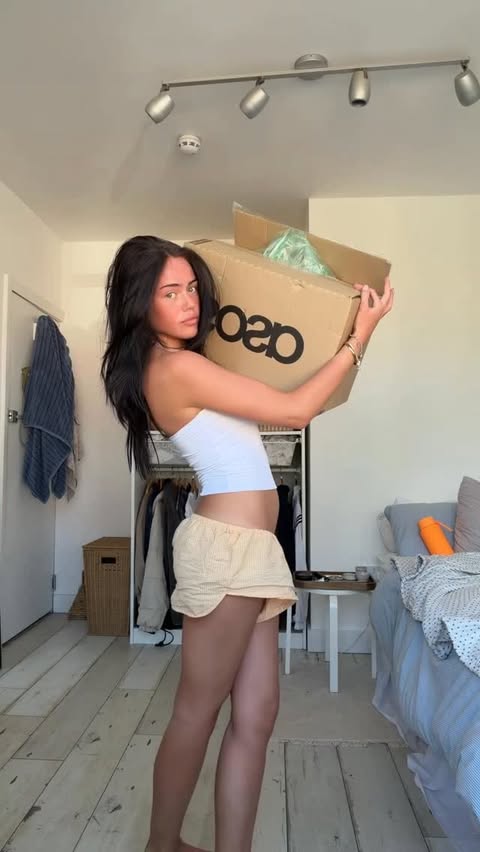Instagram post by @leahrobertz_ for ASOS. Caption reads: obsessed w them @asos *gifted #outfitinspo #shoes....