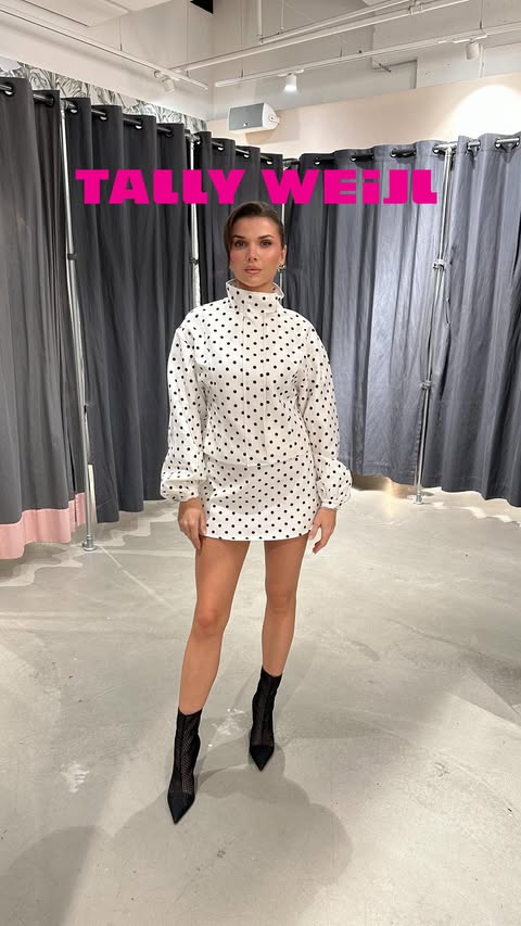 Instagram post by @karinaolech_ for TALLY WEiJL. Caption reads: [...] #fashionmodel #springlooks #tallyweijl.