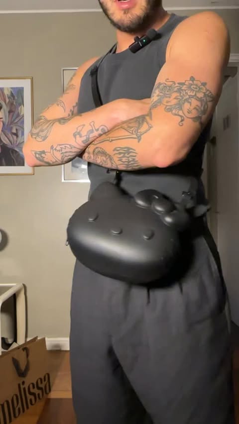 Instagram post by @humbertomoyav for Melissa. Caption reads: @melissachileoficial x @hellokitty....