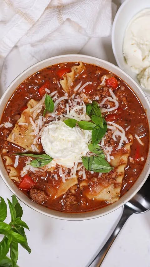 Instagram post by @lindsey.janeiro for Kettle & Fire. Caption reads: Comment RECIPE and I'll send you the recipe for....