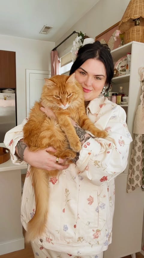 Instagram post by @roseybeeme for Litter-Robot. Caption reads: @thelitterrobot 🐈💕is probably my favorite gadget....