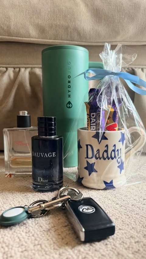 Instagram post by @fourwallsfarm for HydroJug. Caption reads: [...] (ad/aff) @emma_bridgewater @apple @hydrojug....