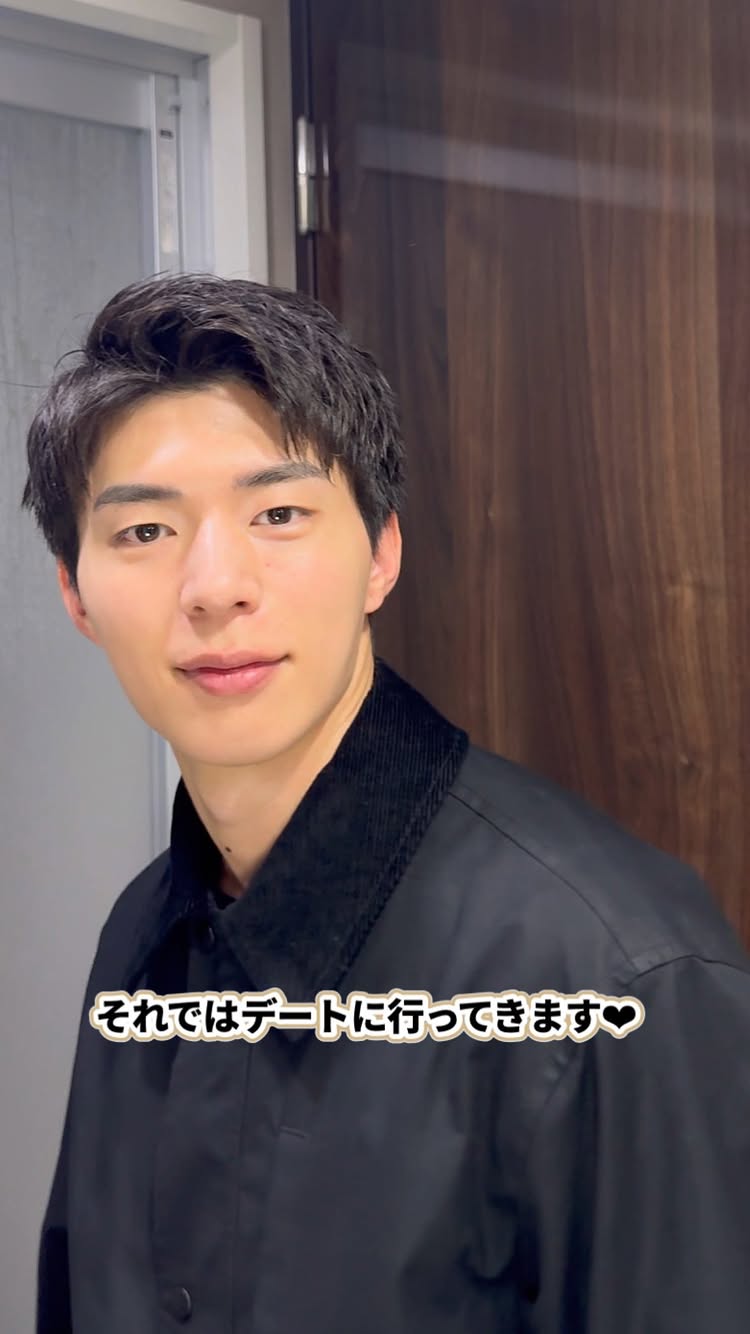 Instagram post by @yutaokagram for shu uemura. Caption reads: デート前の清潔感メイク！！

ファンデーションに青色を加えると
めちゃくちゃ自然にハイカバーできるな....