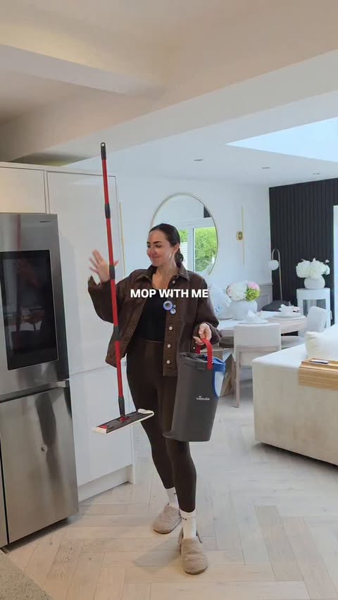 Instagram post by @kerriemariehome for Vileda. Caption reads: #ad/aff | Im just a girl who loves a cleaning....
