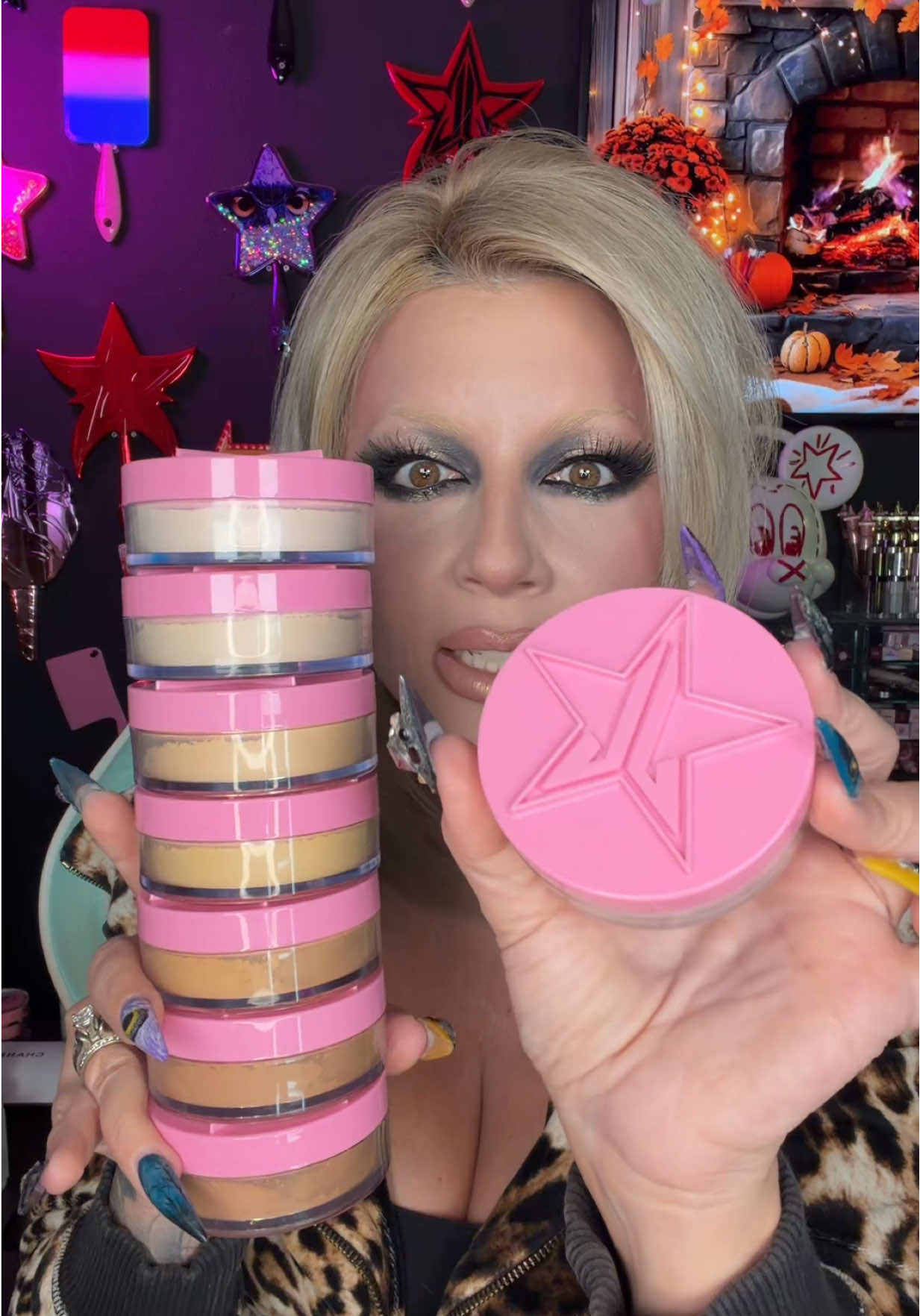 TikTok post by @xteenaashcraft for Jeffree Star Cosmetics. Caption reads: #blackfridaydeals @Jeffree Star Cosmetics setting....