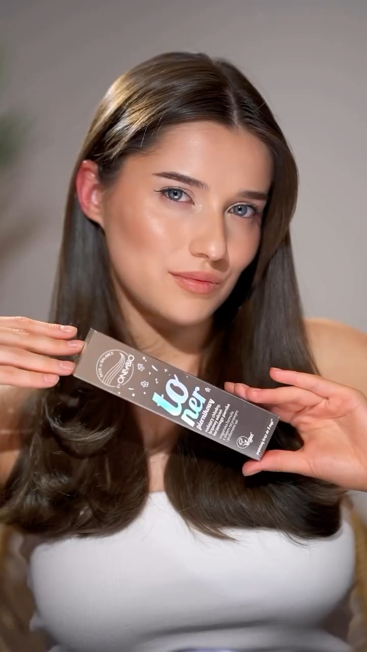 Instagram post by @weronikaszlazak for OnlyBio. Caption reads: Nowe kolory tonerów od @onlybio.life dostępne już....