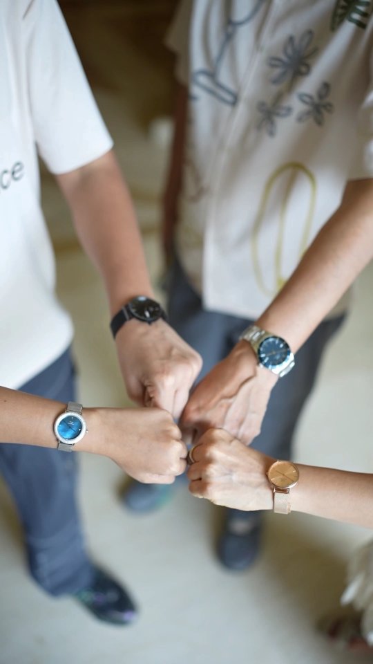 Instagram post by @shillpakatariasingh for Daniel Wellington. Caption reads: [...] and laughing till it hurts — our....