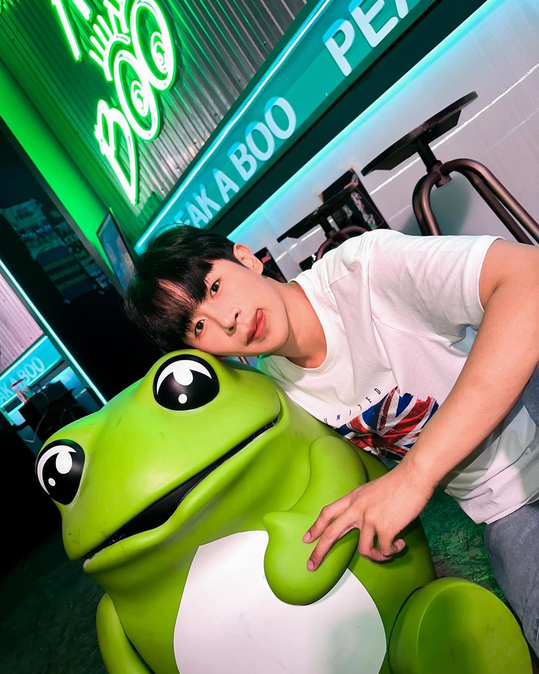Instagram post by @tae_natthapat for HiteJinro Global. Caption reads: น้อนอับบน่ารักม๊ากกกน้อง Jinro toad แบรนด์ Jinro....