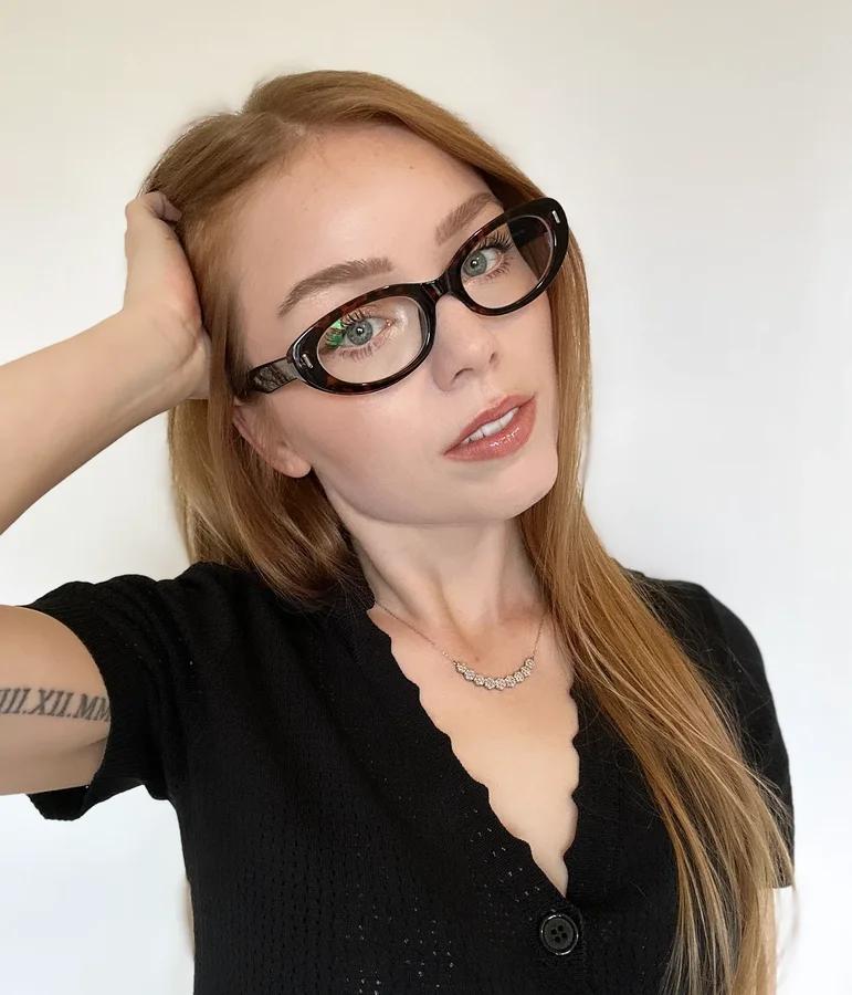 Instagram post by @kayleekapital for FYTOO. Caption reads: [...] do you think looks best?
#ad
I'm wearing....