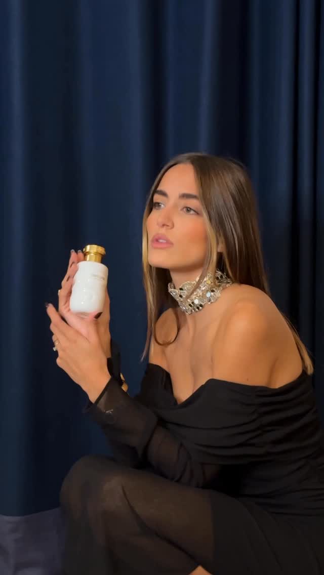 Instagram post by @natichualcantara for Roberto Cavalli. Caption reads: Poderosa e independiente. Serpentine el primer....