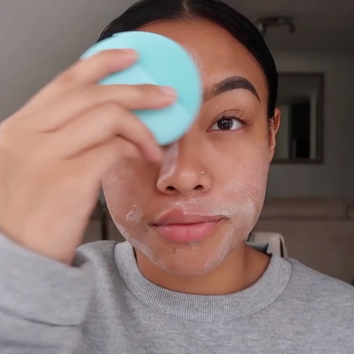 Instagram post by @samanthaevira for Beauty Bakerie. Caption reads: My skin is super sensitive so I’m really picky....
