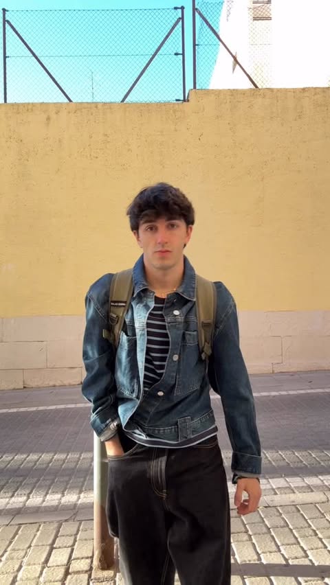 Instagram post by @pablo.caba for Pull&Bear. Caption reads: ya huele a verano ☀️ #pullandbearcommunity....