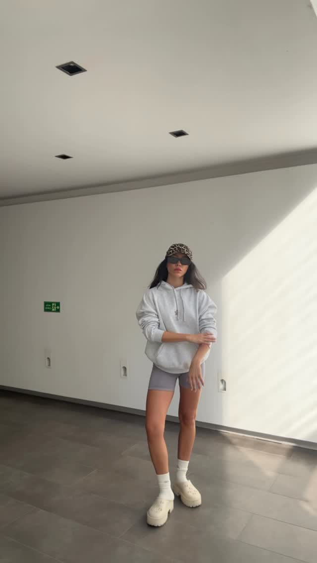 Instagram post by @trendseli for Subdued. Caption reads: #outfittoday 😎

#reklam #subduedcommunity.