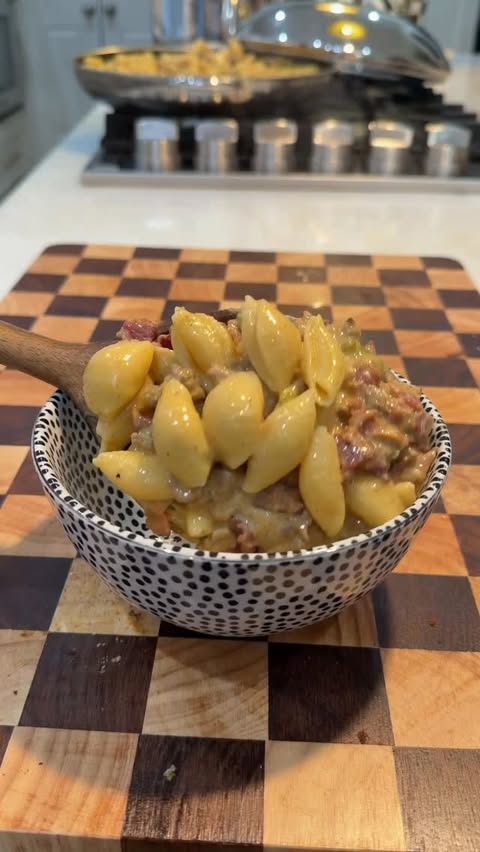 Instagram post by @littlecajunhouse for Godshall's. Caption reads: #AD 

Y’all are going to love this easy pasta....