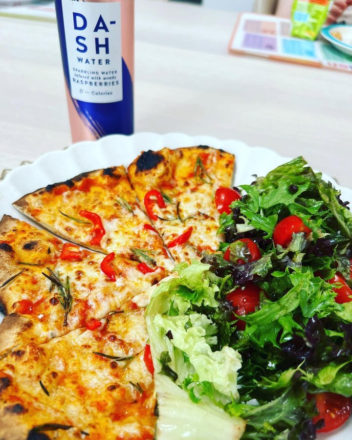 Instagram post by @luisazissman for DASH Water. Caption reads: Homemade pizza & @dashdrinks = perfect combo 🫶🏻....