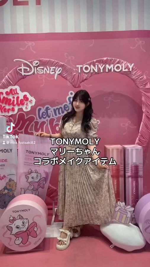Instagram post by @moafuzisaki82 for Tonymoly. Caption reads: TONYMOLY×マリーちゃんコラボメイクアイテムが可愛すぎるっ🎀🤍(=^x^=)🎀🤍....