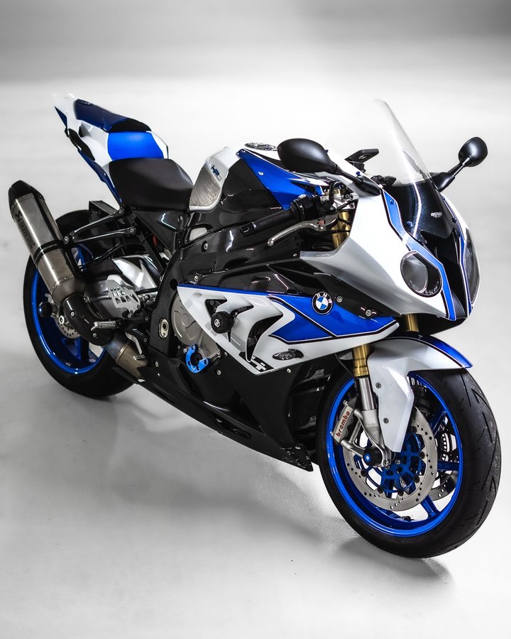 Instagram post by @reflix32 for BMW Motorrad. Caption reads: Blau. Weiß. Carbon. Ready to fly 🧑‍✈️....