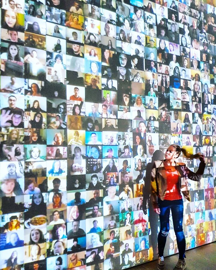 Instagram post by @thecolorsofsam for Saatchi Gallery. Caption reads: My idea of walking around South Ken the other day....