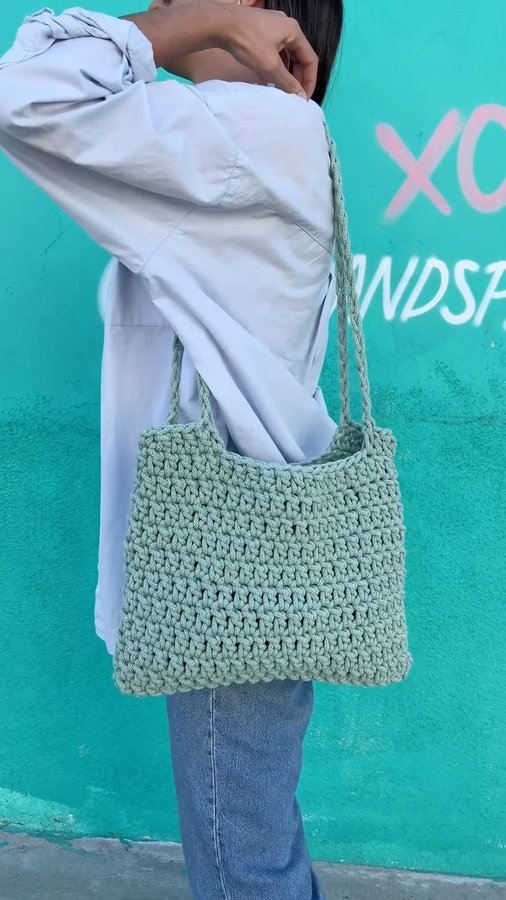 Instagram post by @crochetbyeep for Bobbiny. Caption reads: Head over to @hello_bobbiny for the yarn and free....