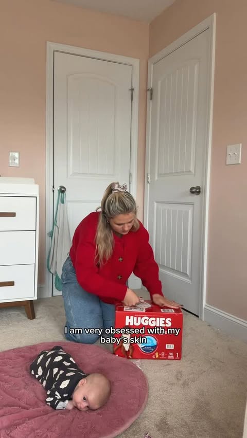 Instagram post by @melissmesser for Huggies. Caption reads: #AD No more blowouts around here 👏 
@huggies....