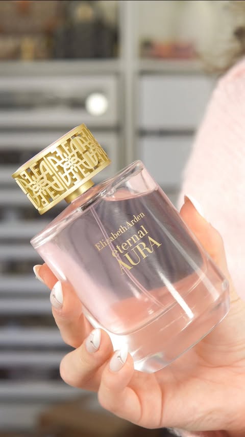 Instagram post by @little.miss.perfume for Elizabeth Arden. Caption reads: [...] elegant fragrance for any woman....