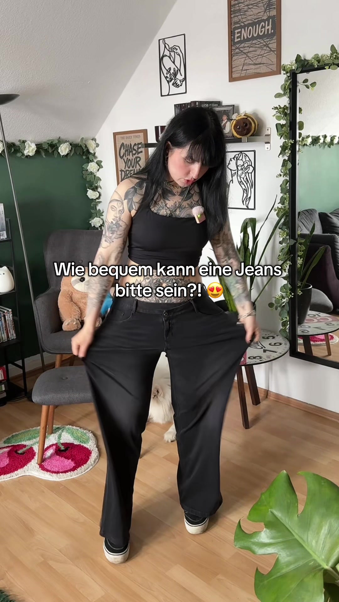 TikTok post by @dinasaurier for Halara Damenmode. Caption reads: [...] auch im Angebot! ✨🖤 @halara_de @Halara....