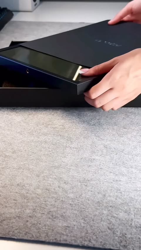 Instagram post by @the_aritech for Divoom. Caption reads: [...] a good #Sunday ✨
I’ve been spending mine....