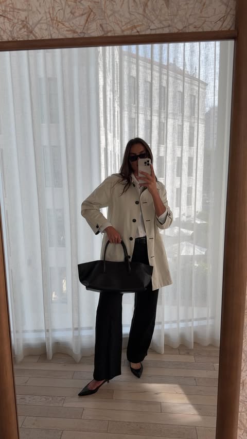 Instagram post by @tezza.barton for Banana Republic. Caption reads: [...] a pair of jeans @bananarepbulic....