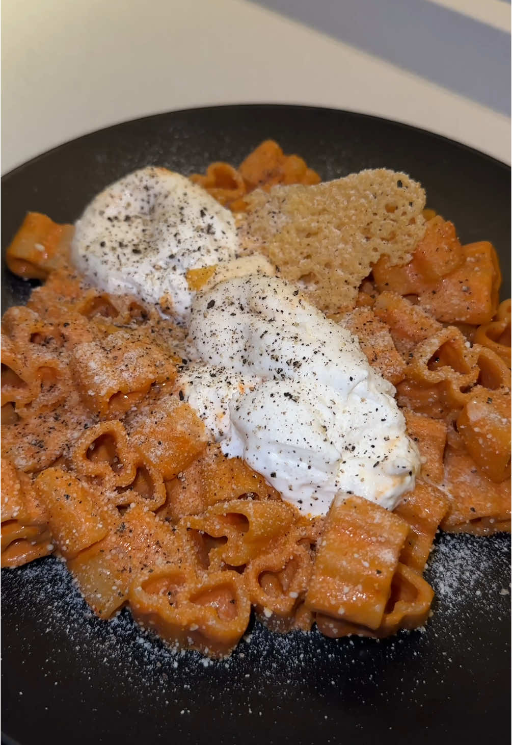TikTok post by @fabiansoare for Barilla. Caption reads: Voi ati mai vazut pastele astea de la Barilla in....