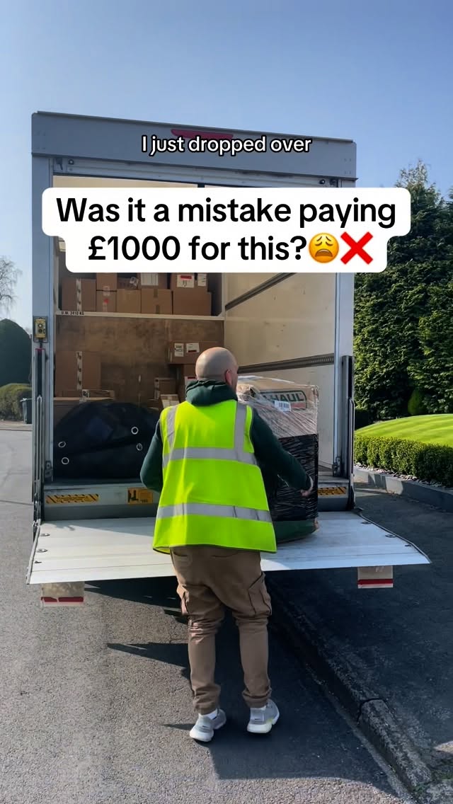 Instagram post by @beckysbazaar for Join Fleek. Caption reads: Do you think this box from @joinfleek was worth....