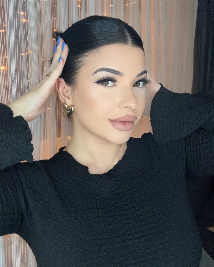 Instagram post by @aseeenayyyy for MANHATTAN. Caption reads: 💙 #makeup #fullglam #stuttgart #booknow 🤭....