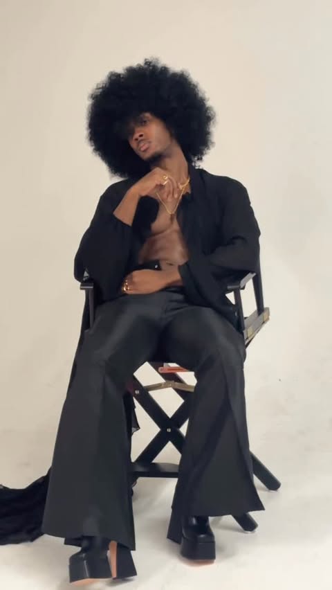 Instagram post by @mitchellsdesign for Incerunmen. Caption reads: 👔 @incerunmenshop 
🎩 @mitchellsdesign 
📸 [...].