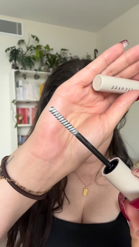 Instagram post by @themichelleedit for Fitcover. Caption reads: [...] brow product for this summer! 

The....