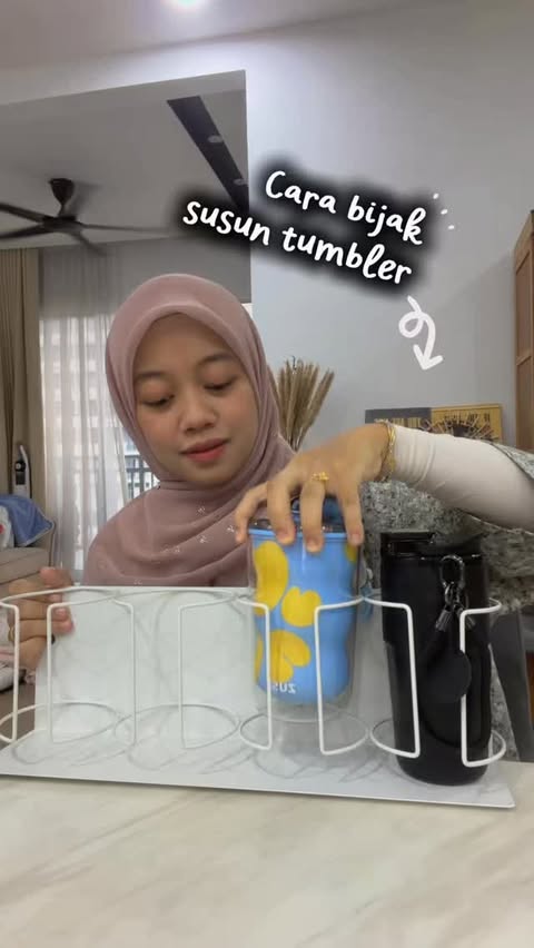 Instagram post by @_afifahrosli for Shopee Malaysia. Caption reads: Tumbler organizer ni approved! Go buy now....