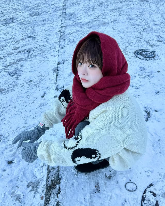 Instagram post by @yuika__bn02 for Caviar Products. Caption reads: ⛄️❄️ #pr #ihatemonday #caviarproducts.