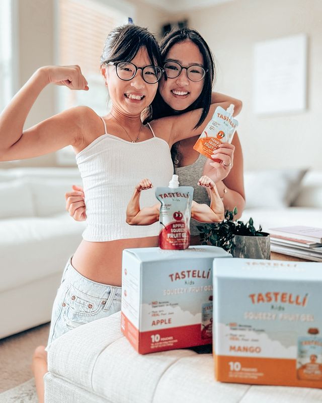 Instagram post by @linacapturelife for Tastelli. Caption reads: [...] new favorite 𝓈𝓃𝒶𝒸𝓀 🥭🍏 !....