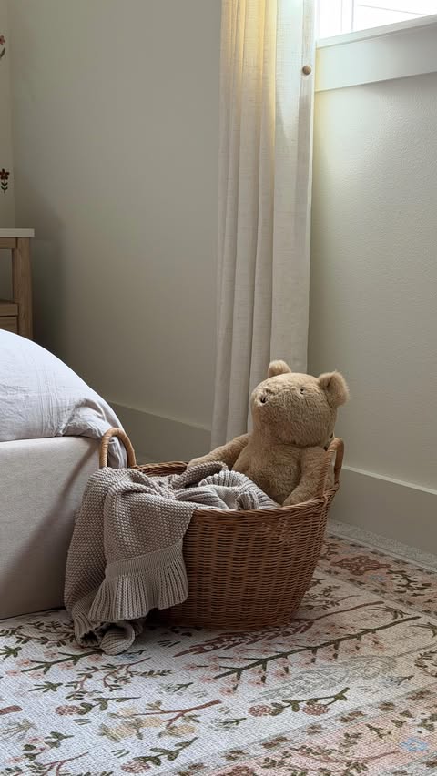 Instagram post by @jennas.home for Loloi. Caption reads: [...] The newest addiction to this room is a....
