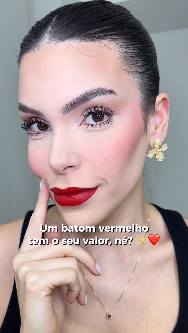 Instagram post by @amandaoligon for Eudora. Caption reads: Batom Matte Supreme na cor “vermelho âmbar” da....