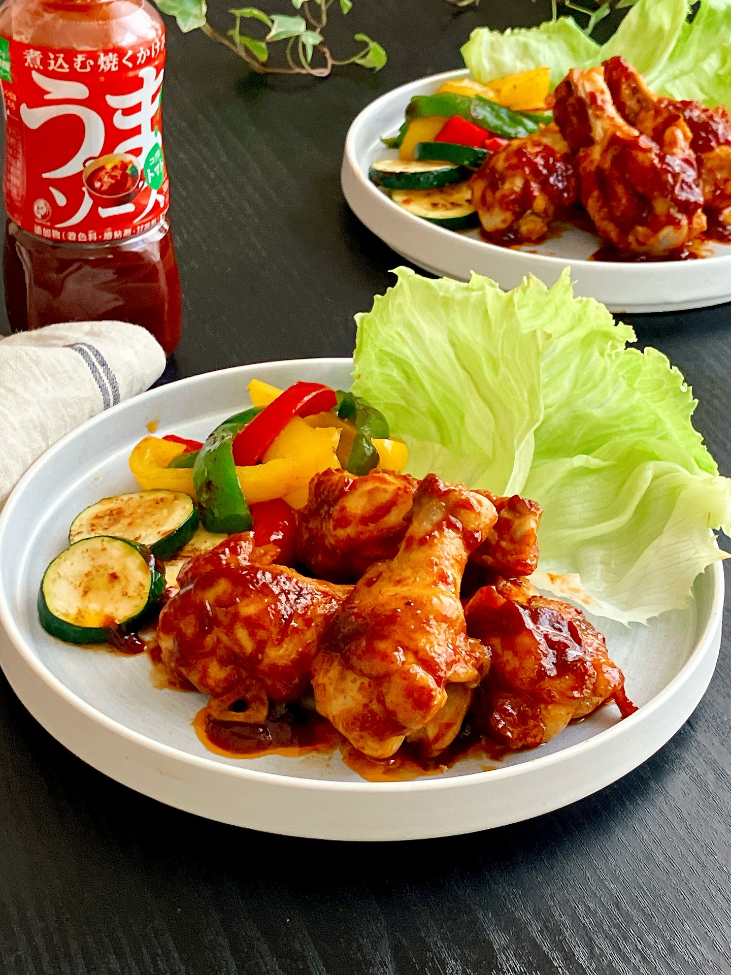 Instagram post by @runrunmamachan for Bulldog Sauce. Caption reads: *
味付けかんたん❣️
❥鶏手羽元のBBQソース炒め🍗

手羽元に塩コショウで下味をつけ
ニンニク....