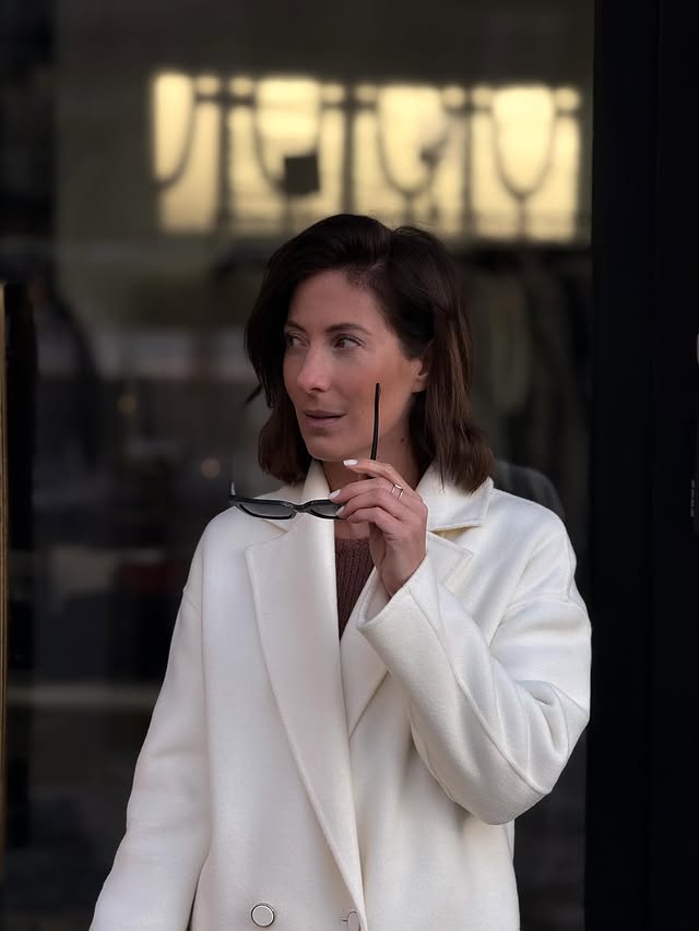 Instagram post by @joli_laur for GLAS EYEWEAR. Caption reads: Sunday in the cold City ❄️❄️

Manteau @zapaparis....