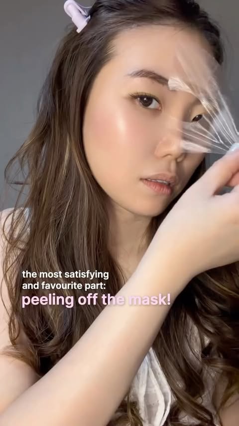 Instagram post by @sallyylimm for MS GLOW. Caption reads: [...] viral mask and really satisfying🥹🫶🏻....